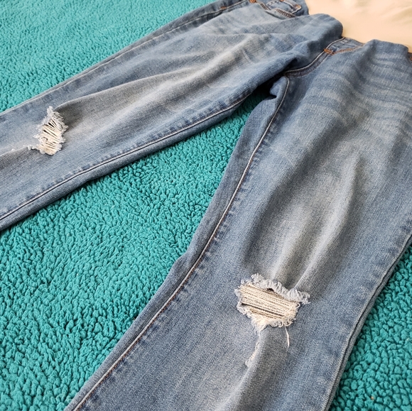 Large Maternity Ripped Jean's Motherhood - Picture 3 of 7